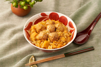 冷凍 完全メシ DELI 炭火焼風味 鶏つくねの親子丼