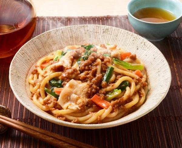 冷凍 完全メシ DELI 旨辛豆板醤の肉味噌まぜうどん