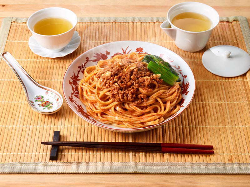 冷凍 完全メシ DELI 　濃厚芝麻醤味の汁なし担々麺